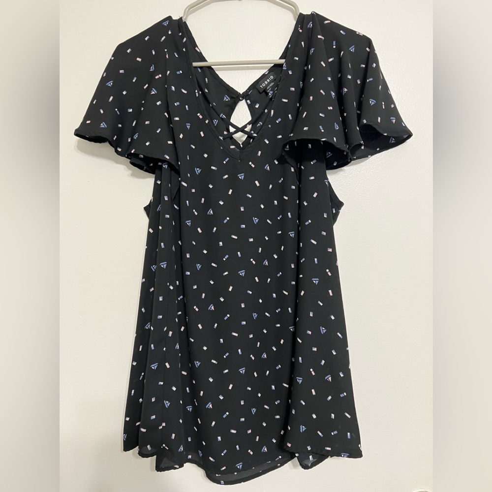 TORRID black flutter top Sz 2X - Picture 2 of 4